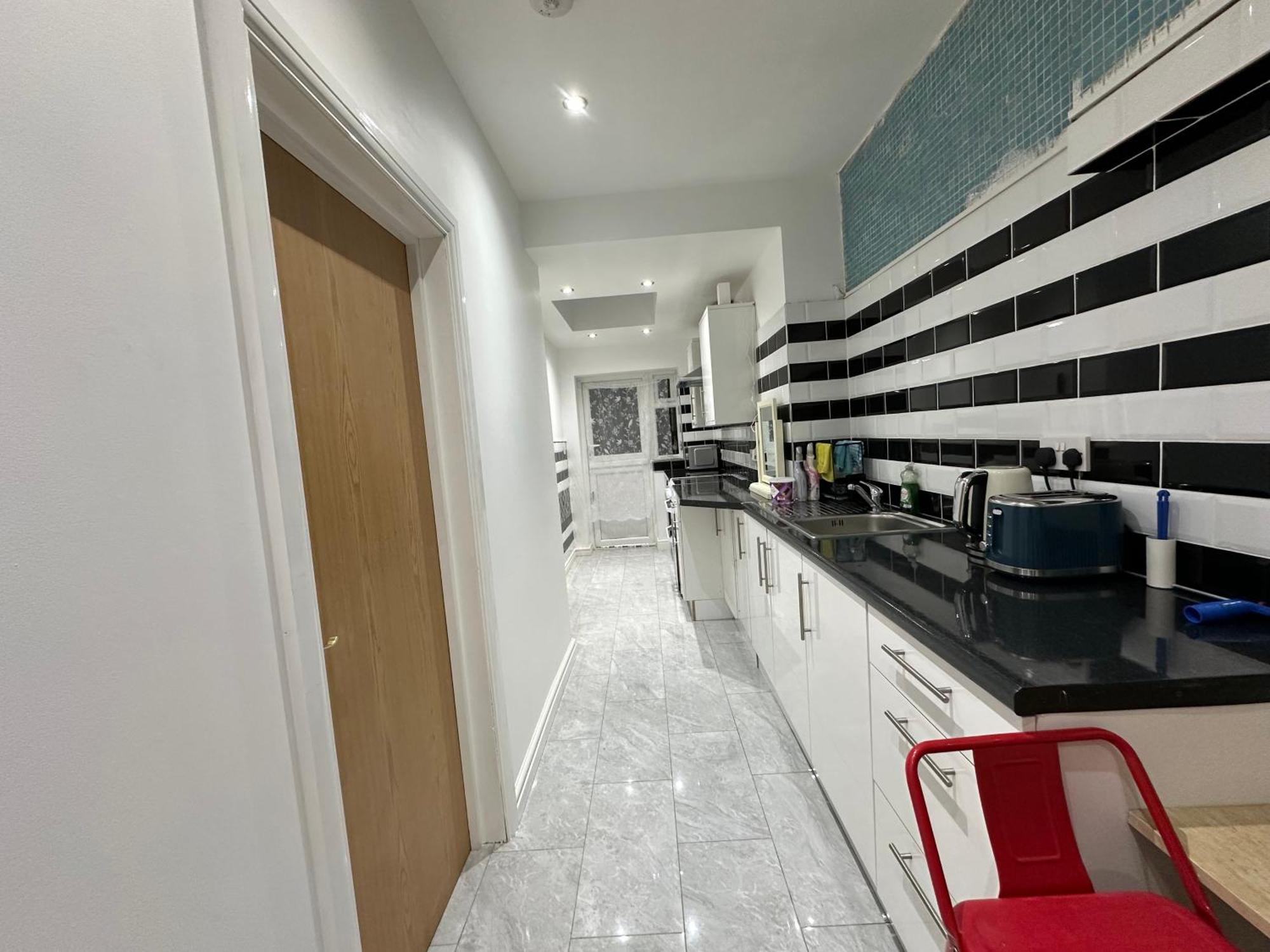 4Th Studio Flat With Private Own Bathroom A London Luxury Family Home Setup And Furnished With Double Bed Plus A Double Futon-Sofa Bed A Single Futon Bed A Baby Cot And Garden And Free Parking Exterior foto